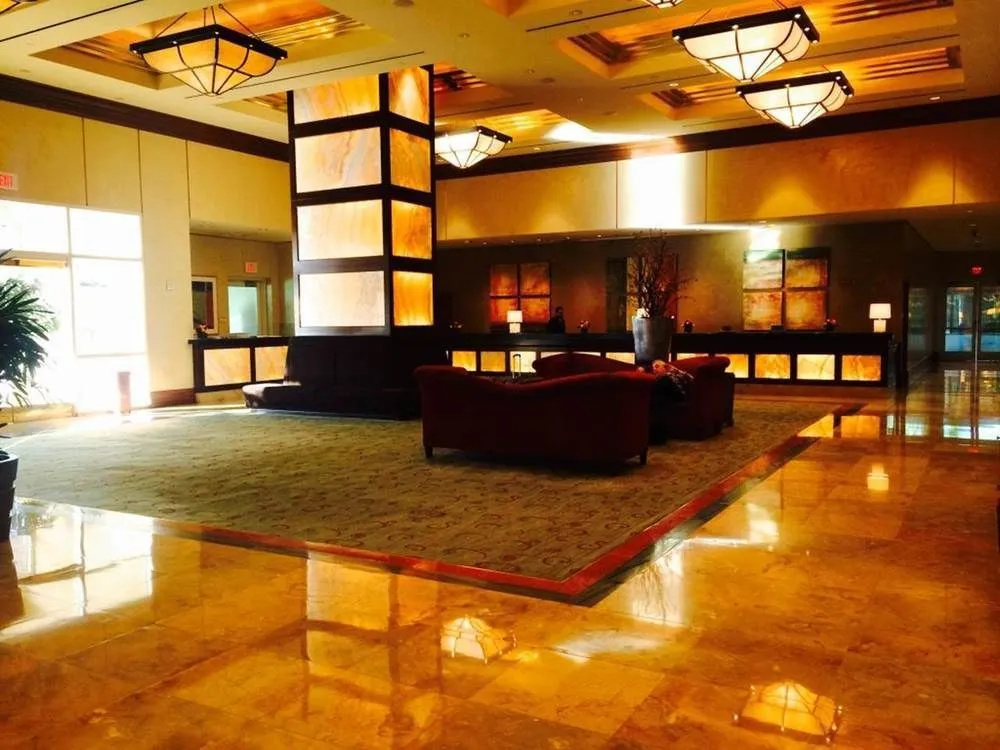 Aaa Deluxe Suite At The Signature Condo Hotel