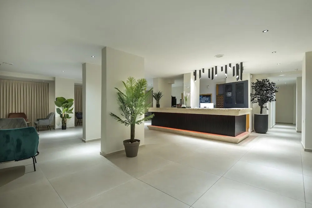 Lobby & Reception