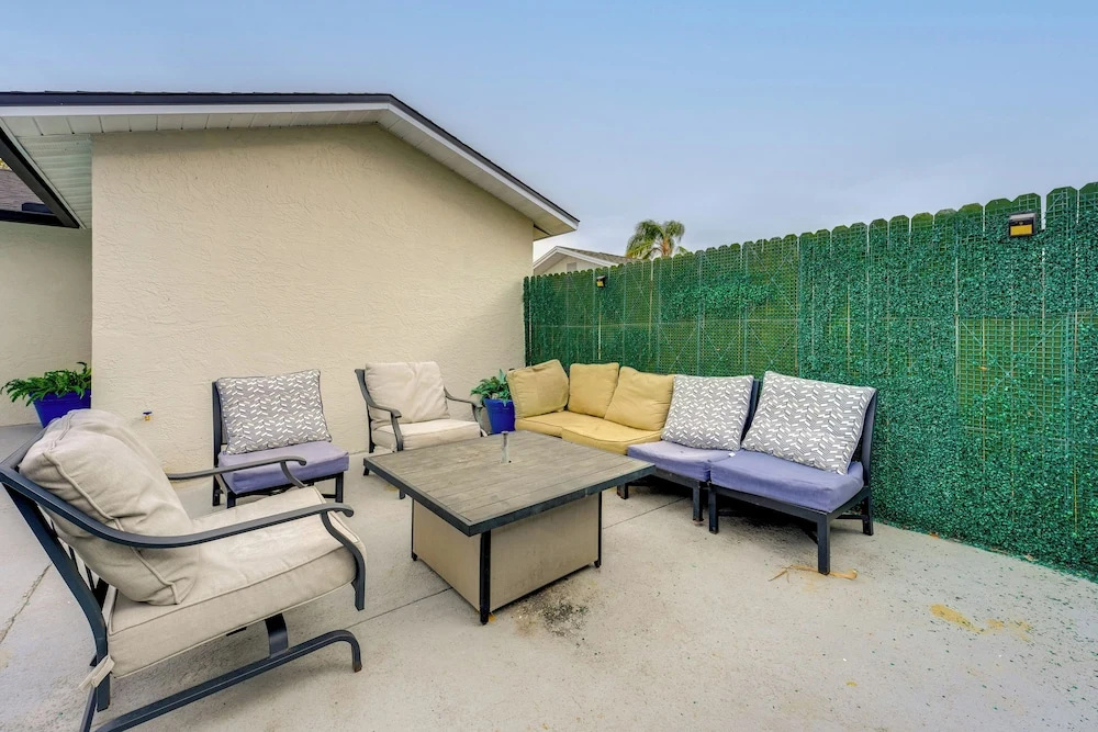 Near Indian Rocks Beach! Home w/ Backyard Oasis