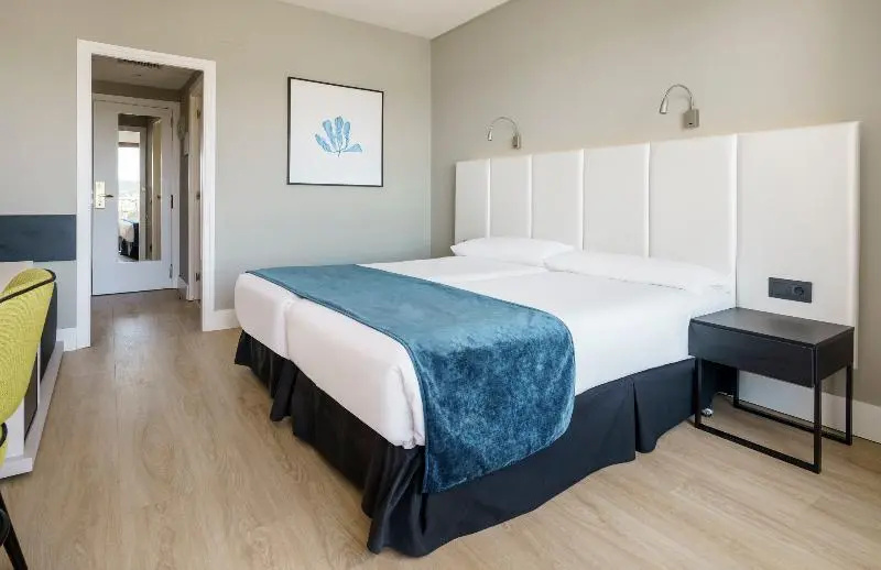 Hotel ILUNION Caleta Park - Chambres