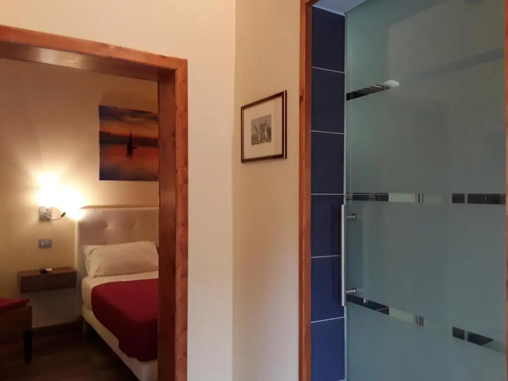 Deluxe Double room (full double bed)