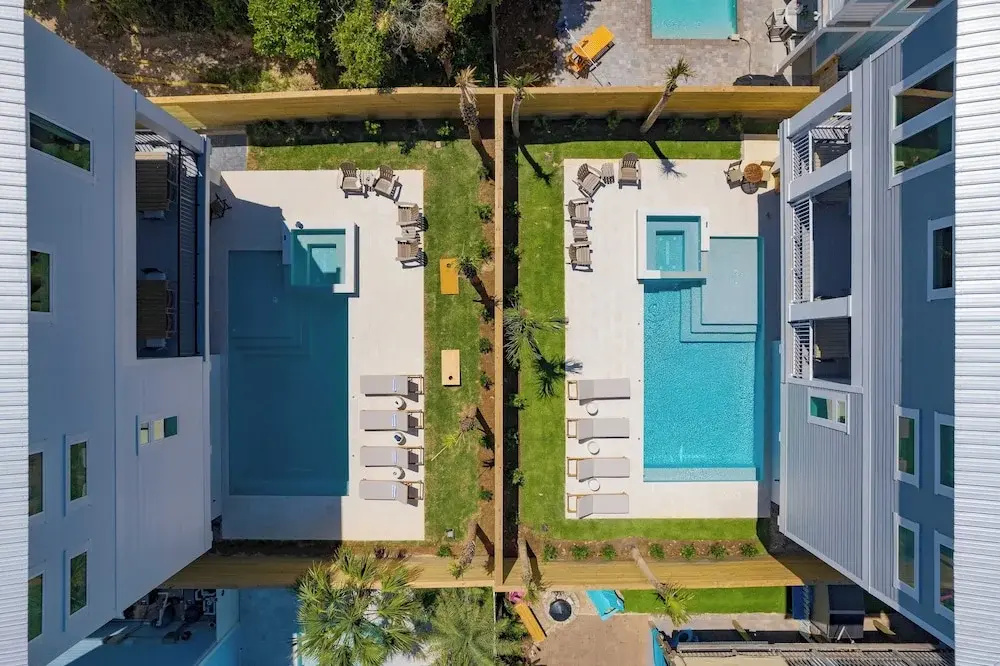 Emerald Enclave by Avantstay 18bdr Buyout Two Stunning Homes by the Beach
