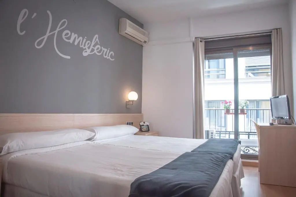 Double room (full double bed)