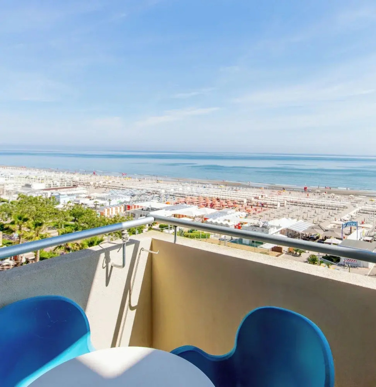 Deluxe Double room with balcony (full double bed)