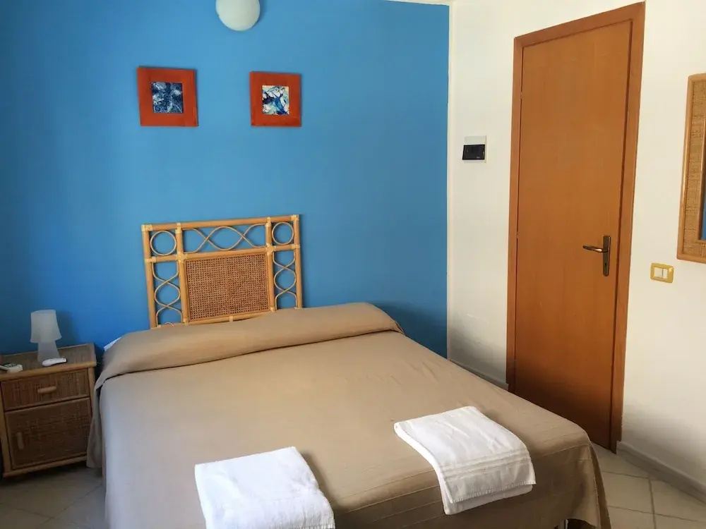 Standard Double room with partial sea view (full double bed)