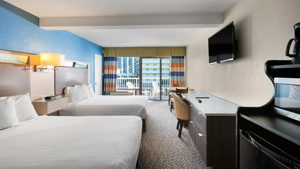 Standard room with partial ocean view