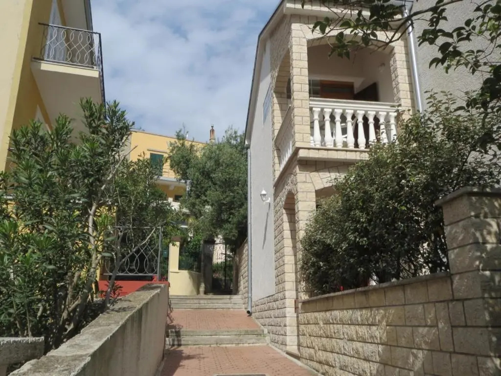 Apartment Katnić 1-2-3