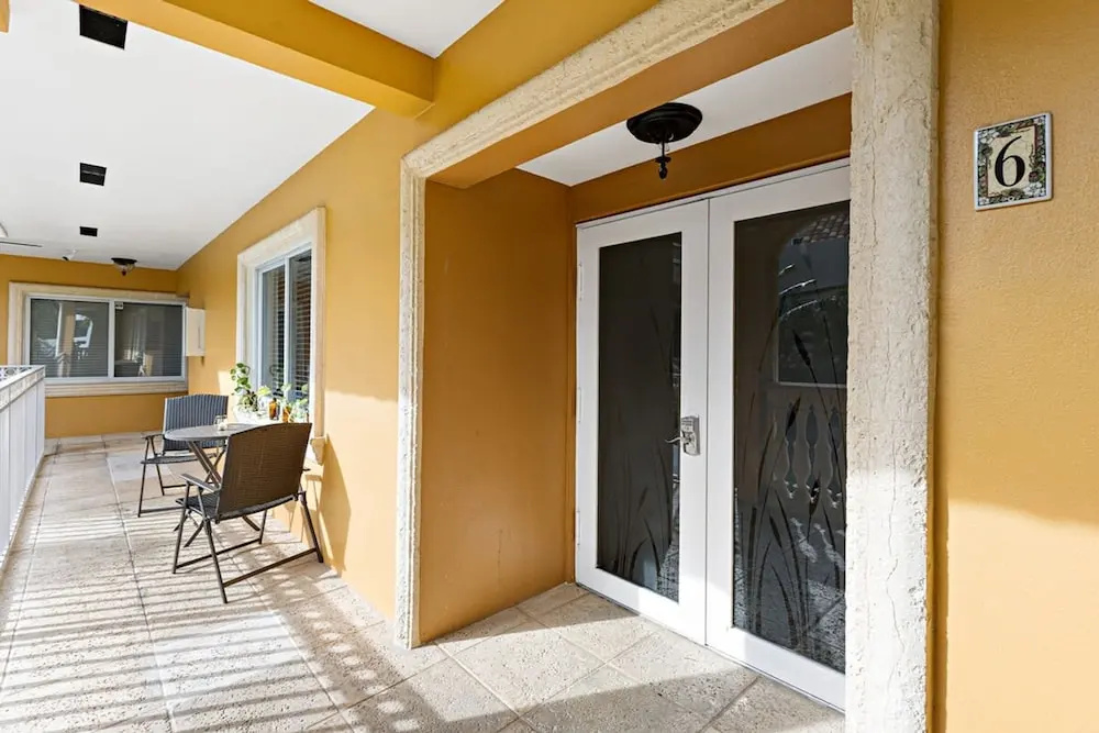 Spacious Beach Apt in Las Olas Blvd