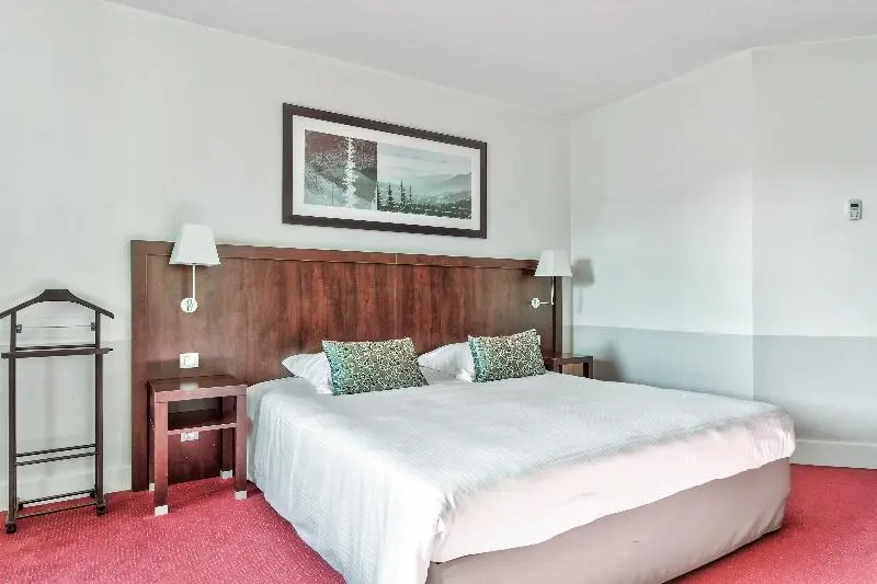 Golden Tulip CDG Airport Roissy - Chambres