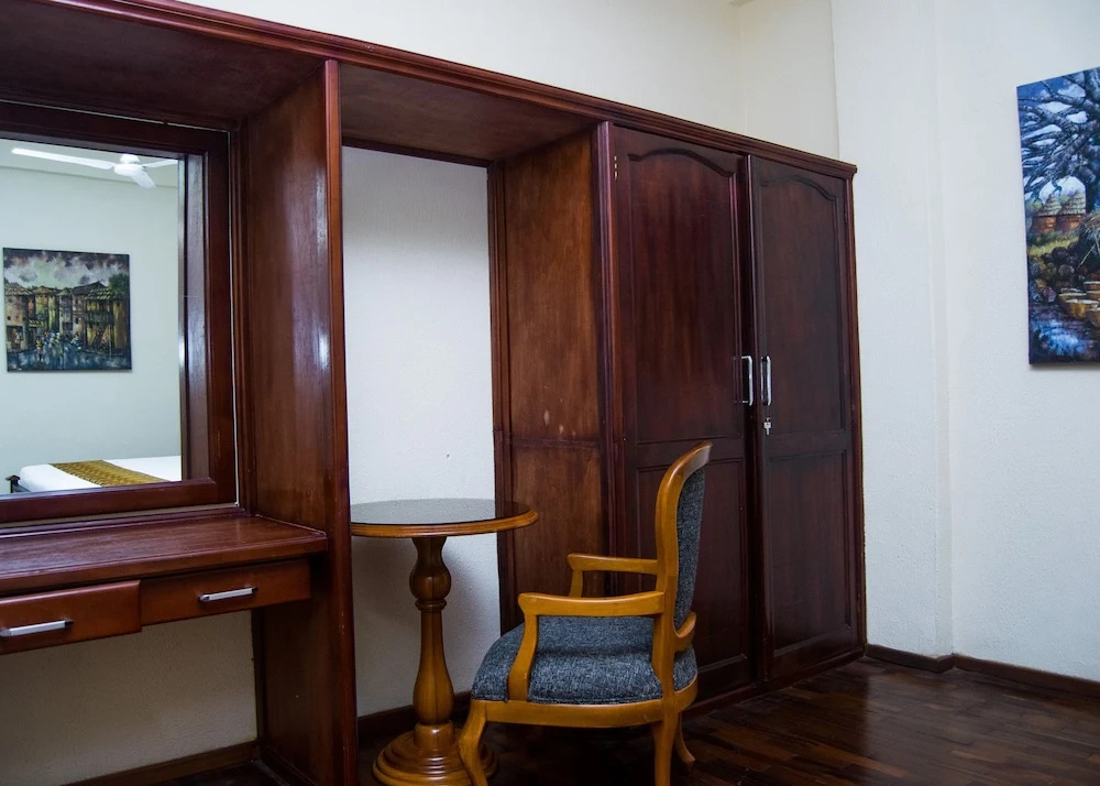 Coconut Grove Regency Hotel - Chambres