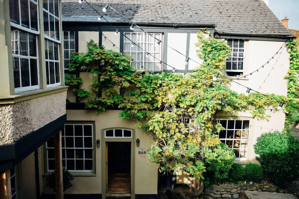 The Crown & Thistle
