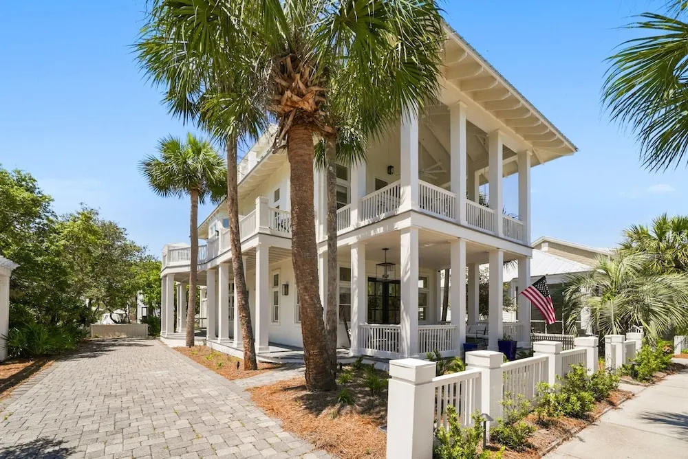 Stella By The Sea 3 Bedroom Home by RedAwning