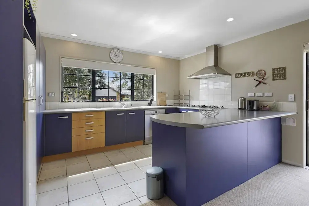 Spacious Family Home -Fully Fenced Yard - фото 14