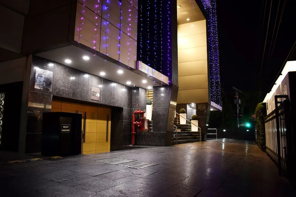 Lobby & Reception