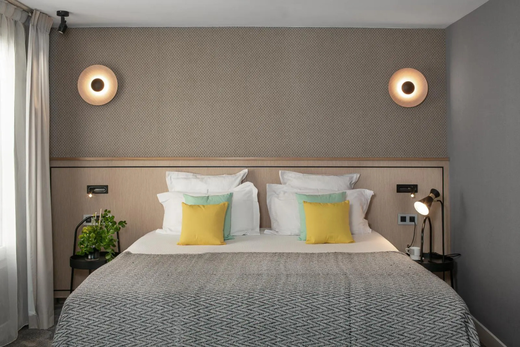 Deluxe Double room (full double bed)