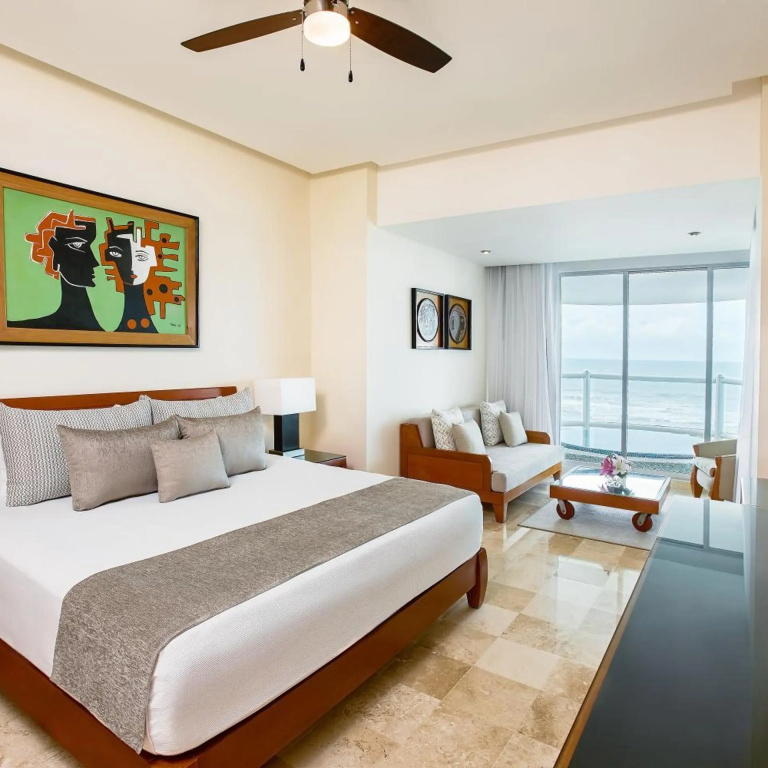Ocean Breeze Acapulco — 4