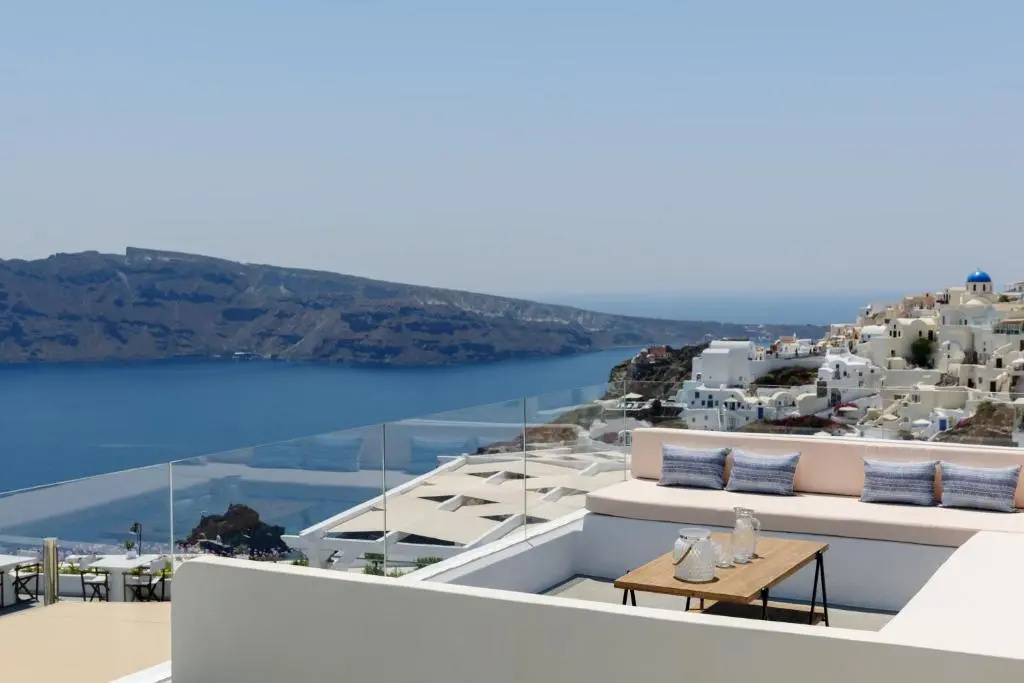 Enalion White Suites Oia