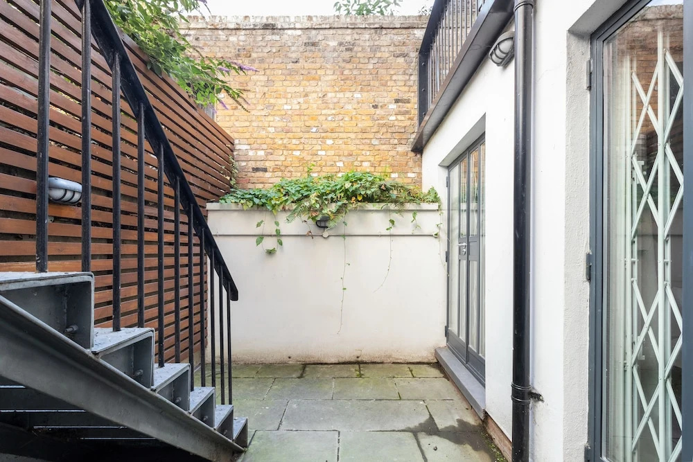 2 Bdr in Kensington E1 by the Residences
