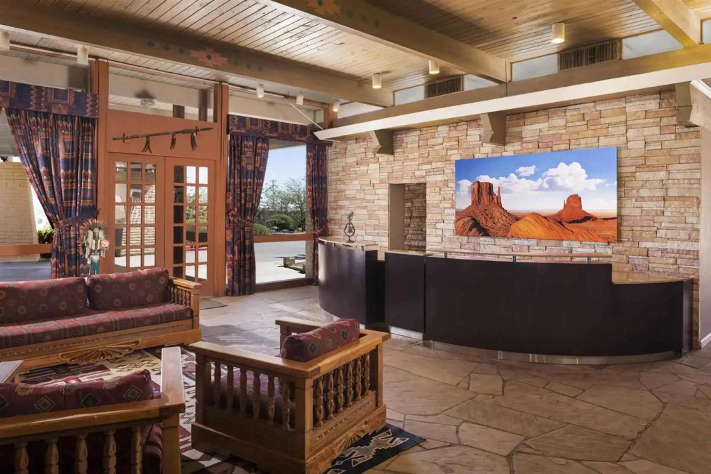 Lobby & Reception