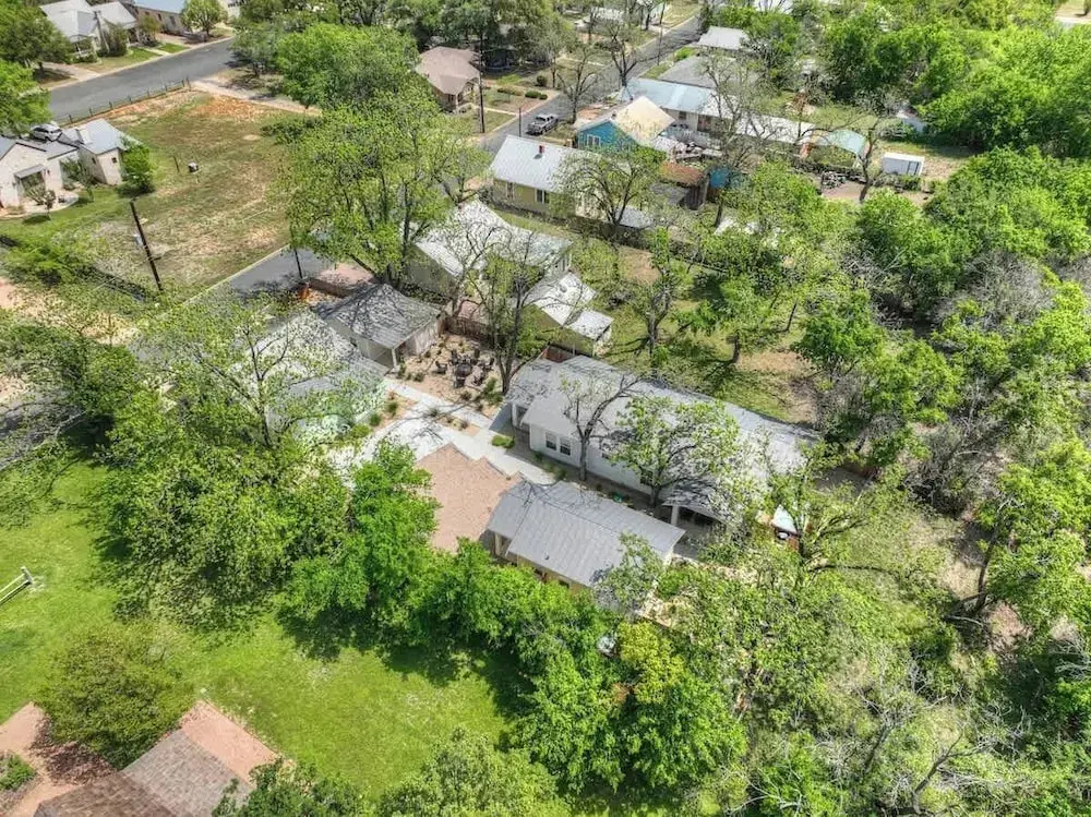 The Grove-a Charming Cottage - 2 Blks to Main St