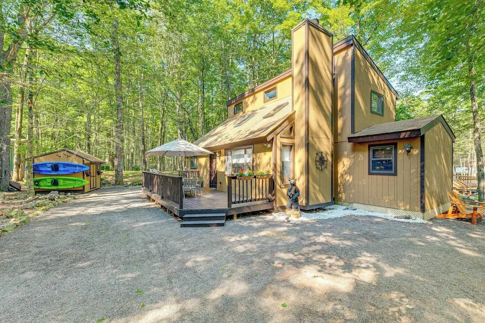 Game Room & Hot Tub: Pine Bear' Pocono Lake Cabin