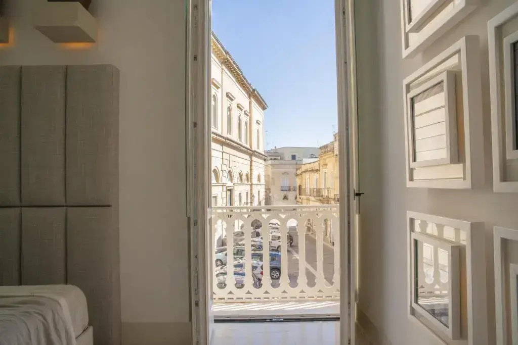 Deluxe Double room with balcony (full double bed)