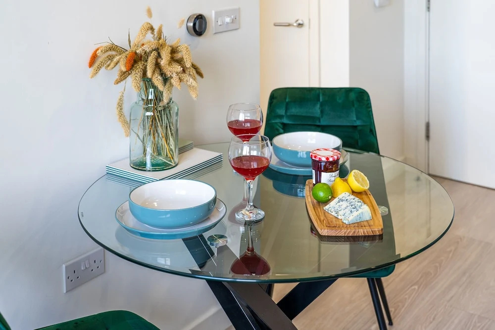 Luxury 1 Bedroom Serviced Apartment in the Heart of Stevenage - фото 12