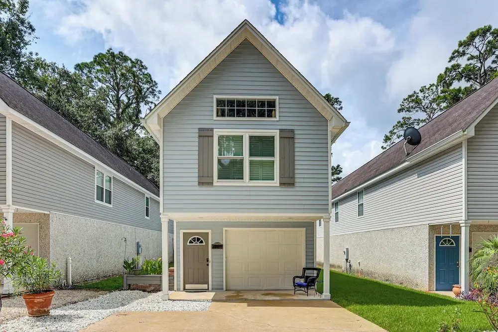 4 Mi to Beaches: St Simons Island Escape w/ Patio!