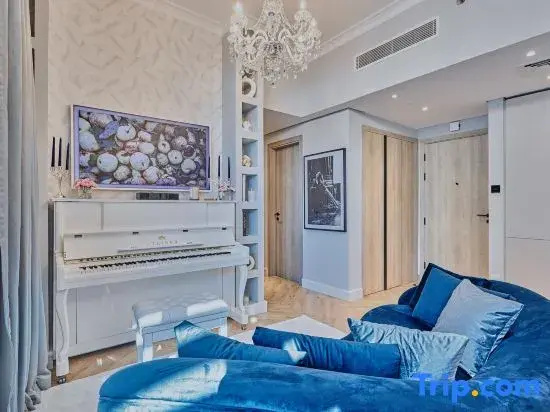 bnbme | Chic Apt w/ Pvt Jacuzzi | Near Circle Mall