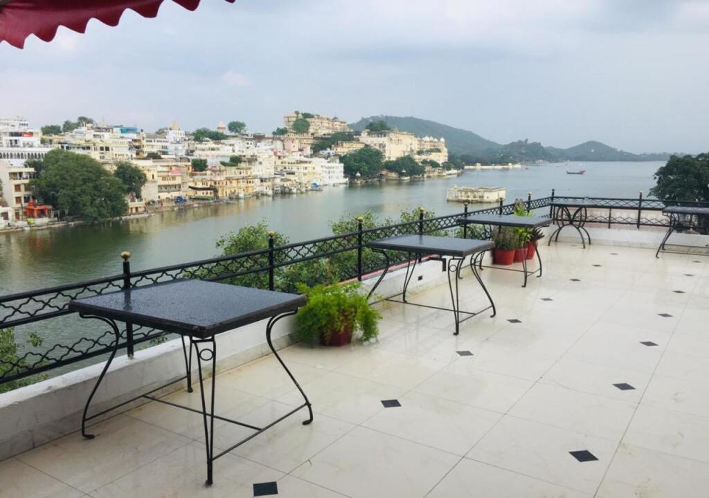 Dream Heaven Haveli-Pichola Lake/Lake View Cafe in Udaipur by null