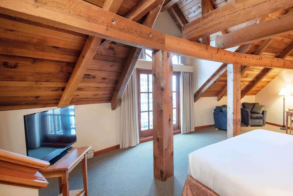 Deluxe Double Loft with garden view (full double bed)