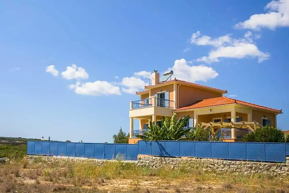 Villa Xenia With 3 Bedrooms and 2 Bathrooms