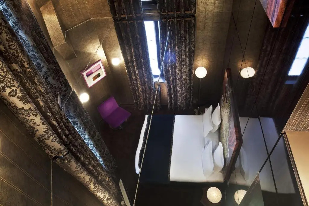 Hôtel du Petit Moulin, Haute Couture hotel by Lacroix 66