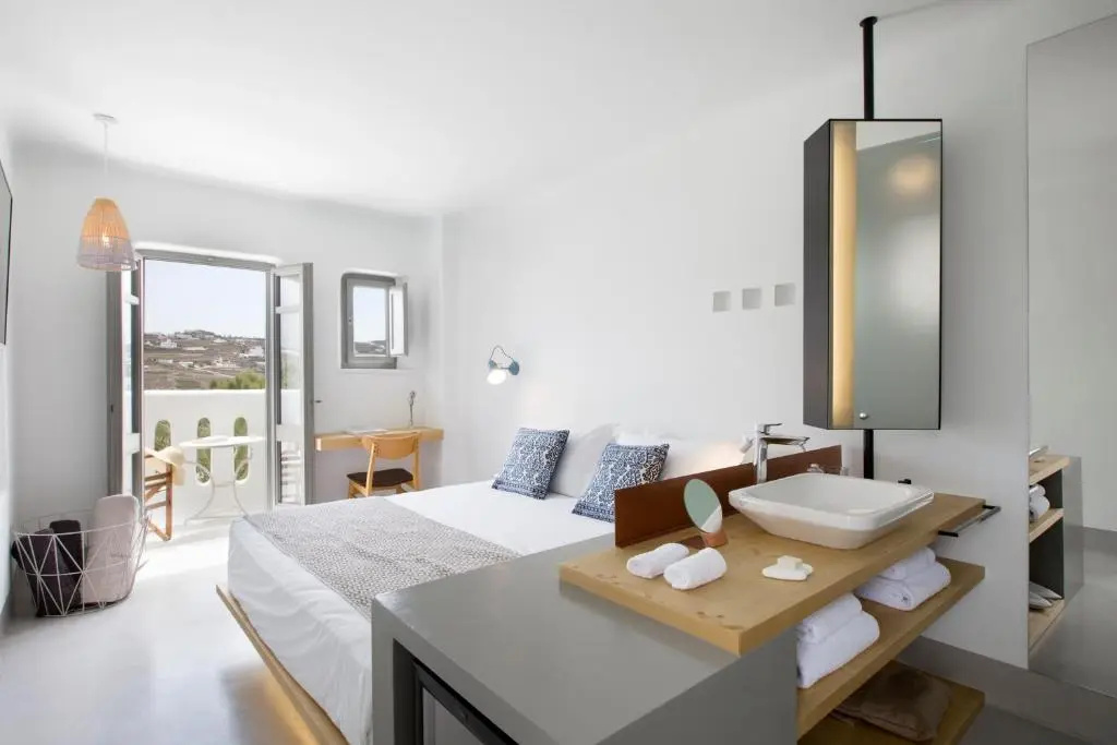 Deluxe Double room with sea view (full double bed)