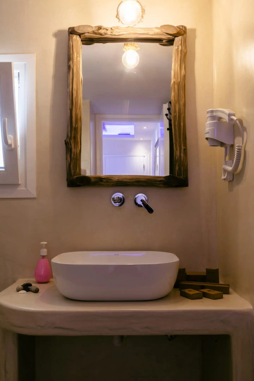 Deluxe Double room with street view (full double bed)