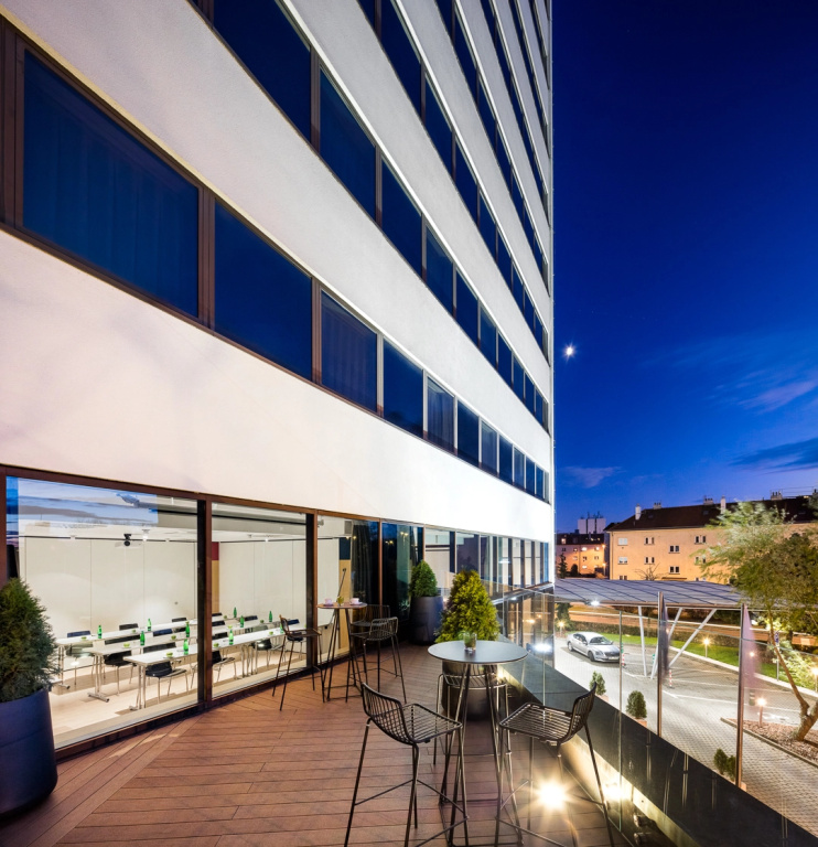 Balcony & Terrace