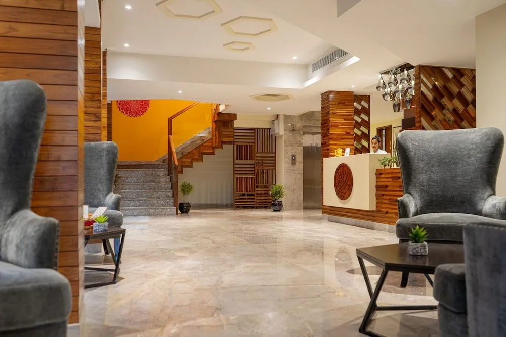 Lobby & Reception