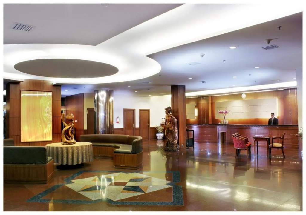 Lobby & Reception