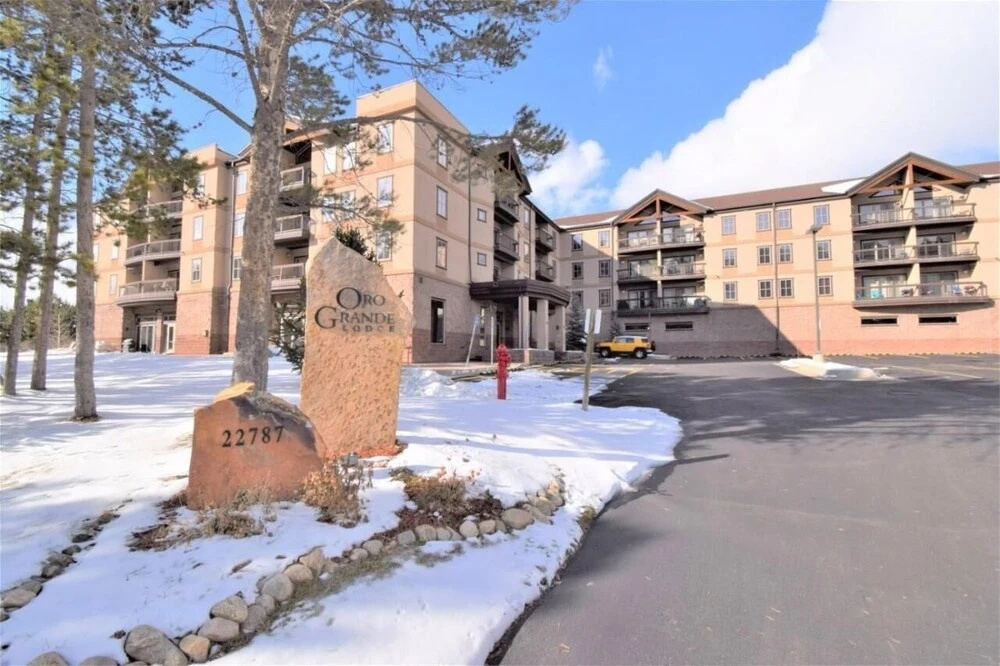 212 Oro Grande 2 Bedroom Condo by Redawning