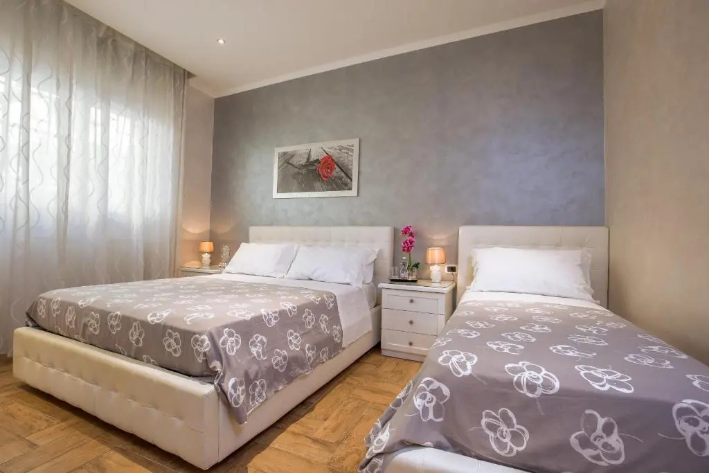Standard Triple room