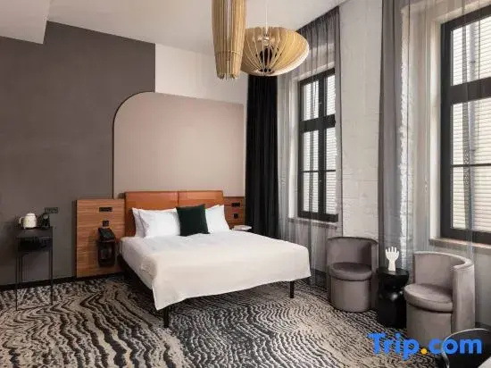 Grand Double room with balcony (full double bed)