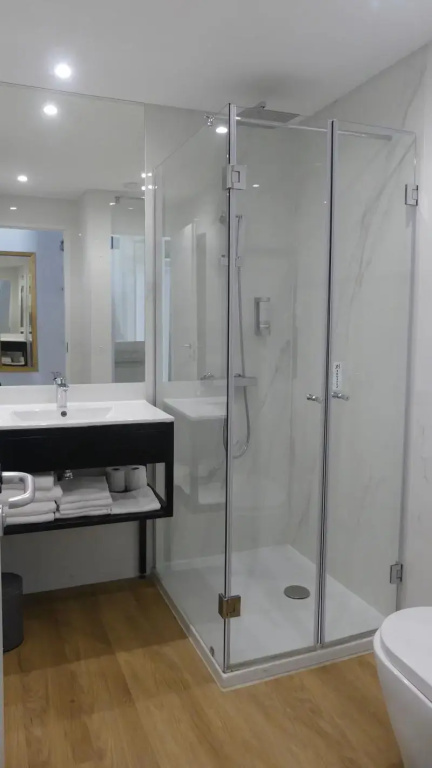 Standard Quadruple room with garden view