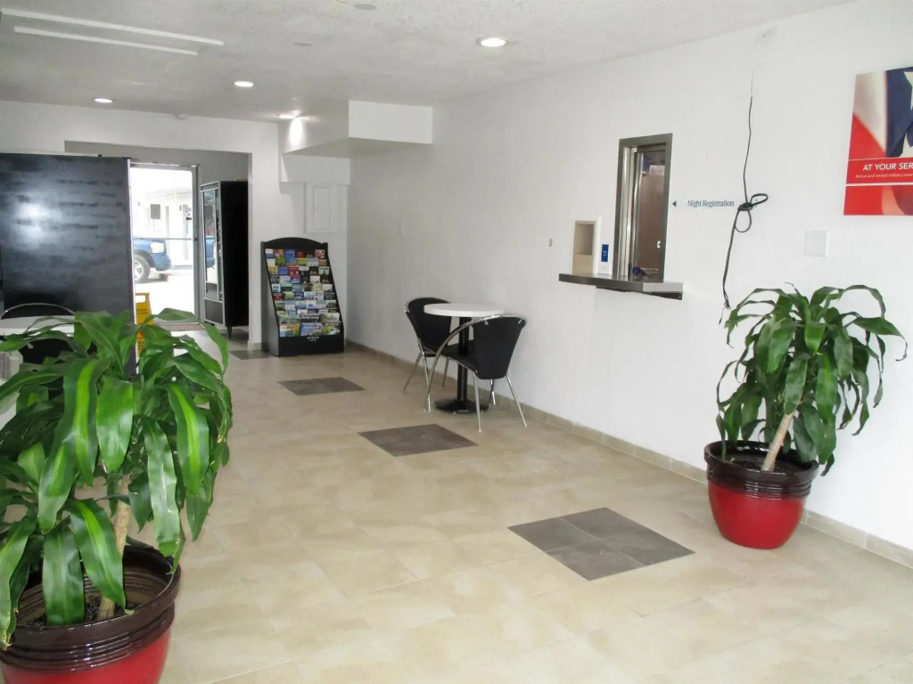 Lobby & Reception