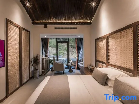 1 Bedroom Standard Double room with courtyard view (full double bed)