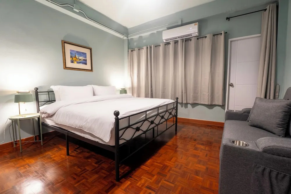 Отель Baan Batra Heritage Suite в Бангкоке