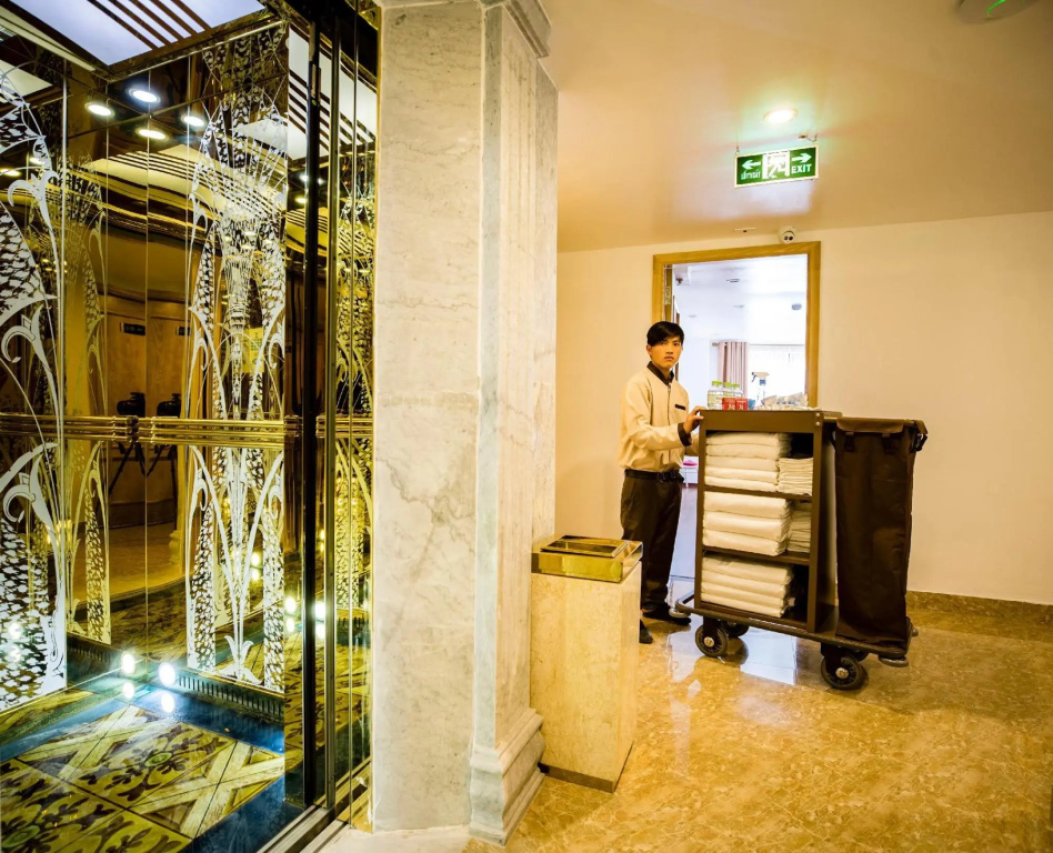 Lobby & Reception