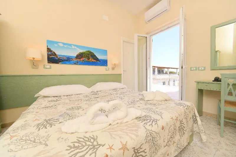 Superior Double room with balcony (full double bed)