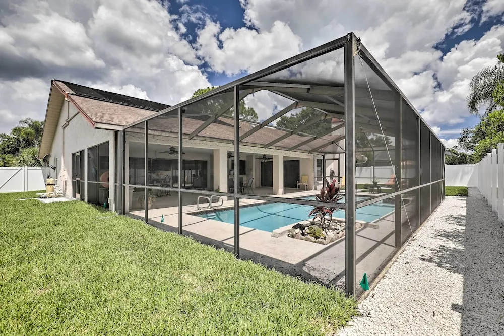 Relaxing Tampa Abode w/ Screened Lanai & Pool