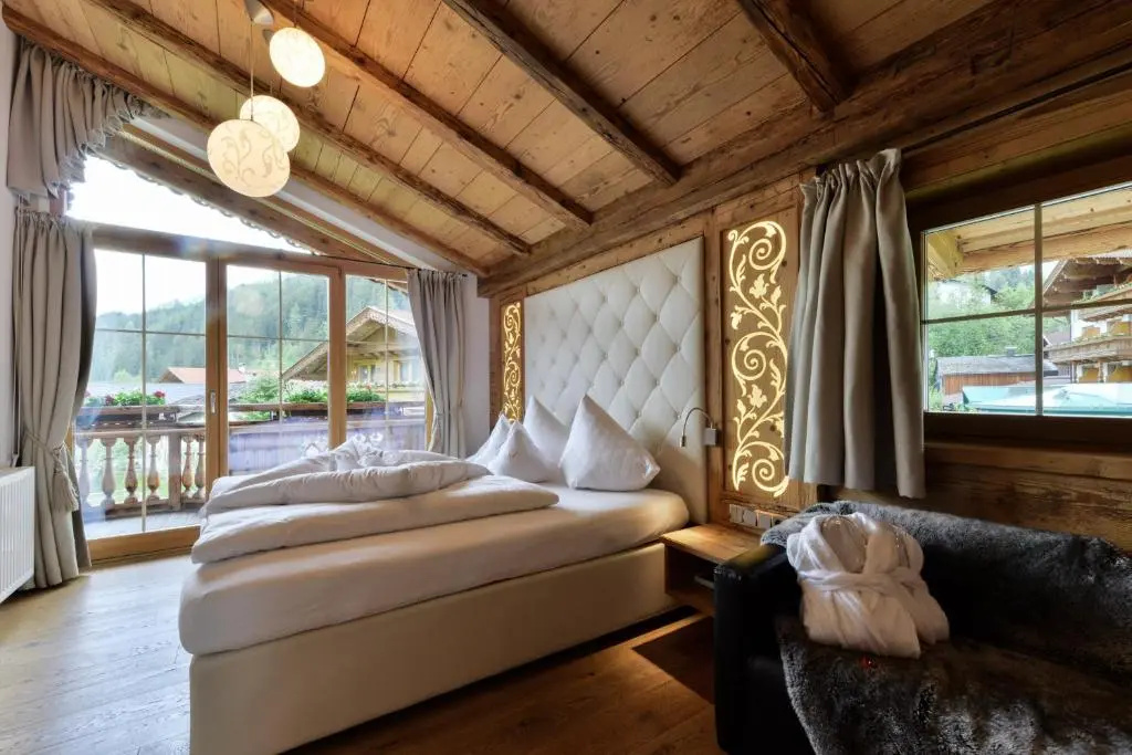 Standard Double room with balcony (full double bed)