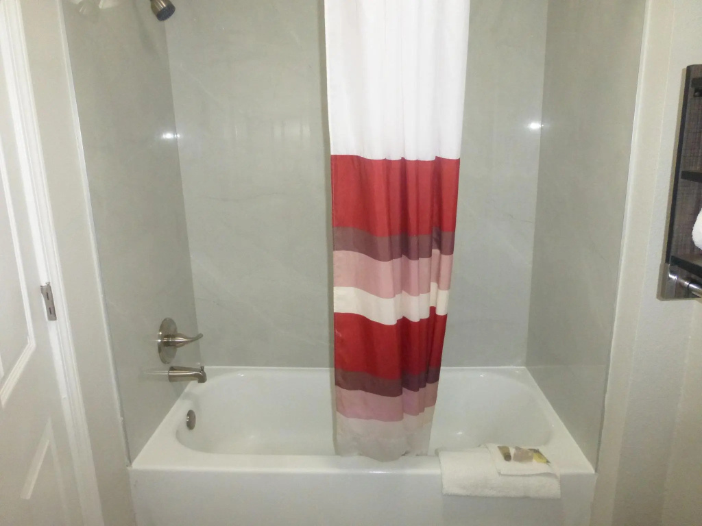 Business Double room (full double bed)